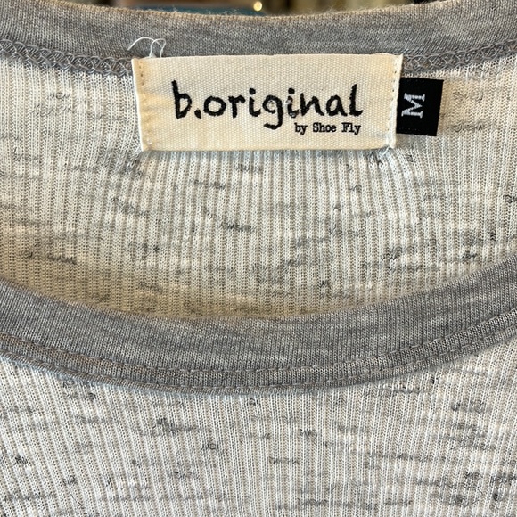 B Original Heather Gray Speckled Top Flowy Ruffle Hem Womens Medium - Picture 3 of 11